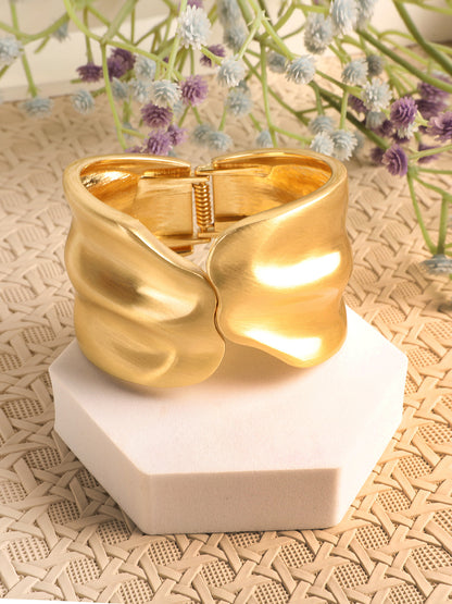 Opulent Gleam Golden Bracelet