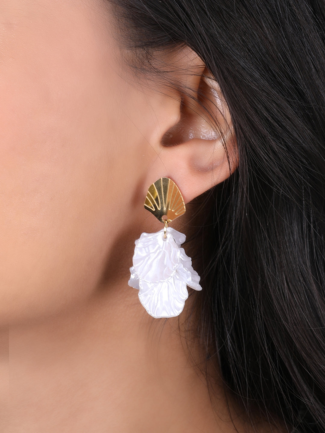 Modern Vintage White Petal Gold Earrings Set