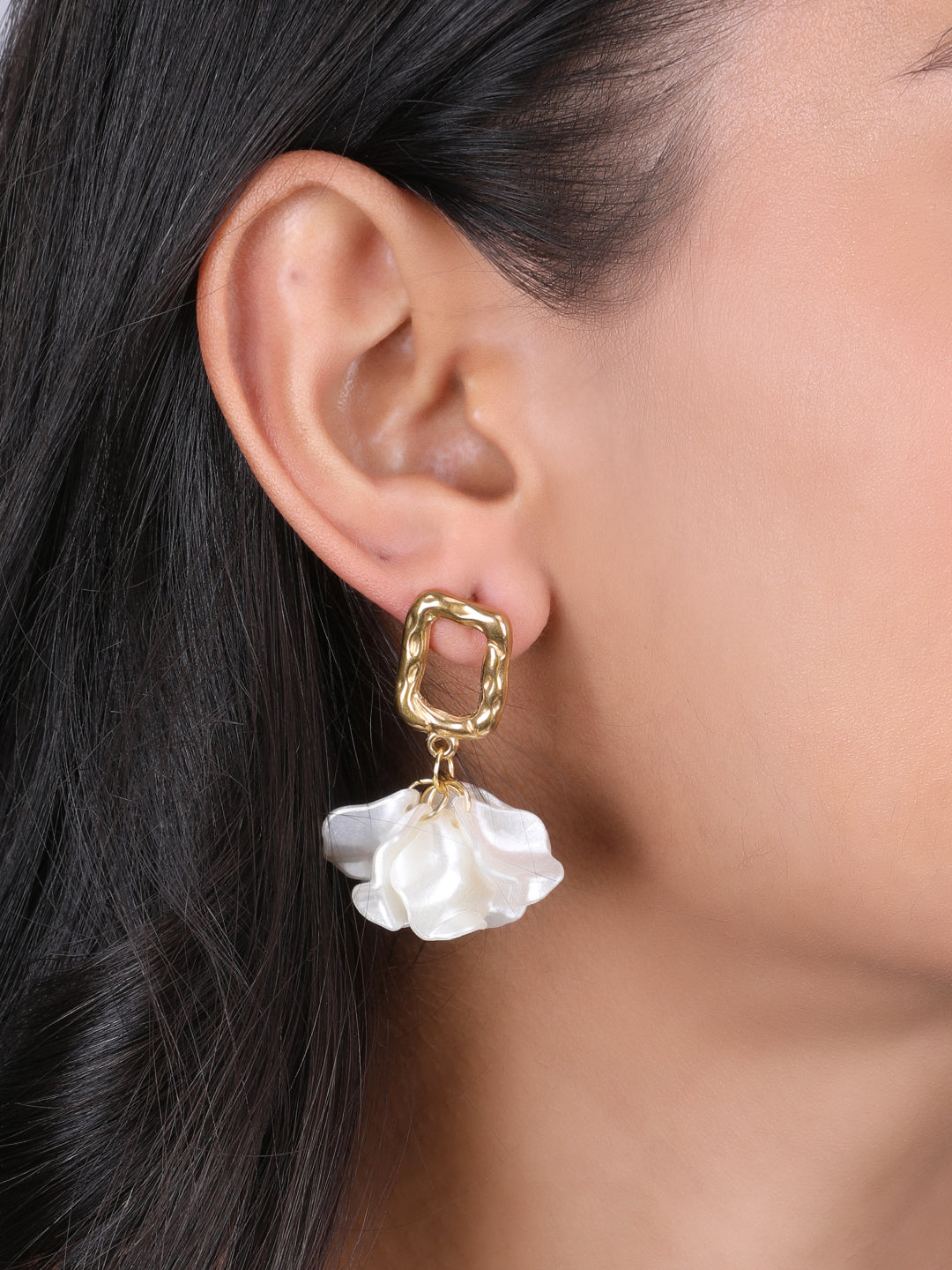 Kraze Korean Chic White Floral Earrings